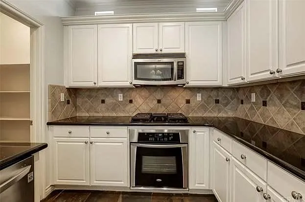 11200 Dewitt Dr — Photo 6