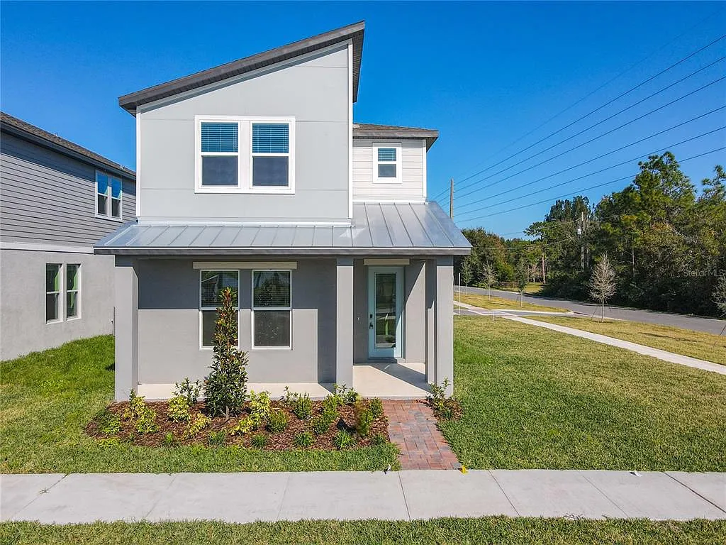 4 bed, 2.5 bath, 2011 sqft, $2,400 — Photo 3