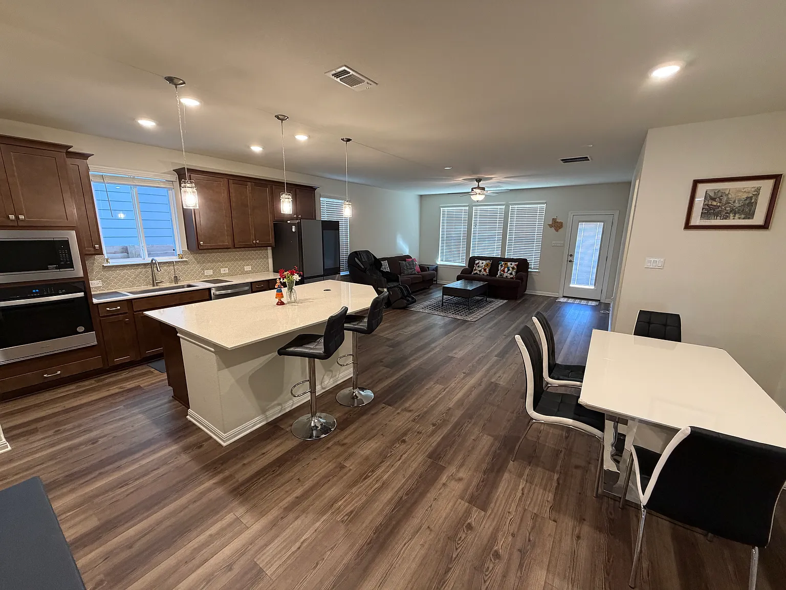 5 bed, 3300 sqft, $3,495 — Photo 3