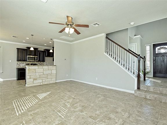 4th image of 411 Parkside Dr