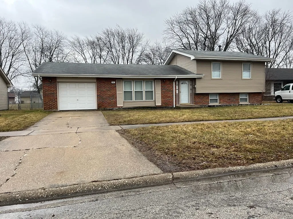 4641 175th Pl photo 1