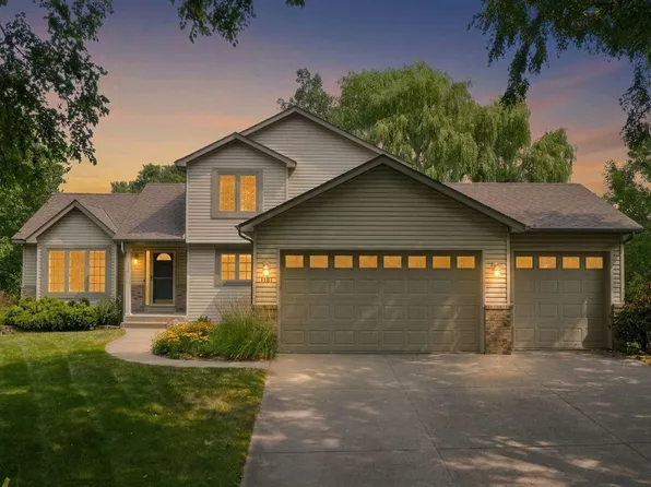 365 Linda Cir, Lino Lakes, MN 55014