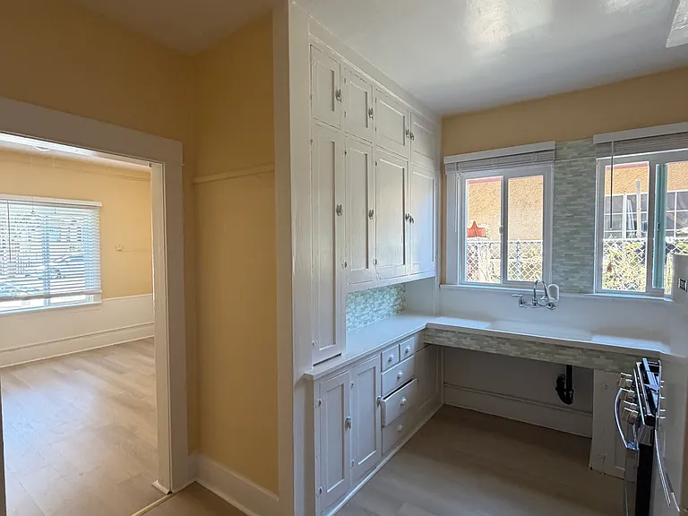1938 S Grand Ave #12 — Photo 3