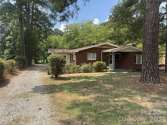 2nd image of 709 Sunset Dr