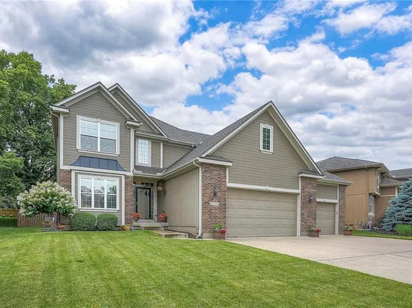 1105 SW Blazing Star Dr, Lees Summit, MO 64081
