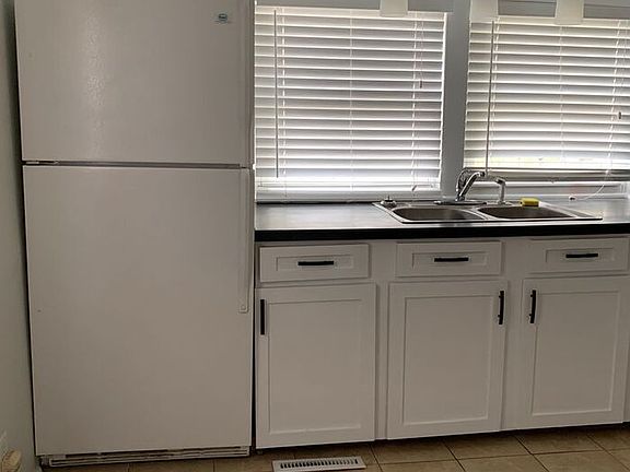 5th image of 207 Hazeleen Ave