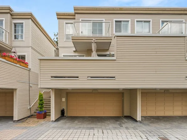 1157 Vidal St, White Rock, BC V4B 3T4