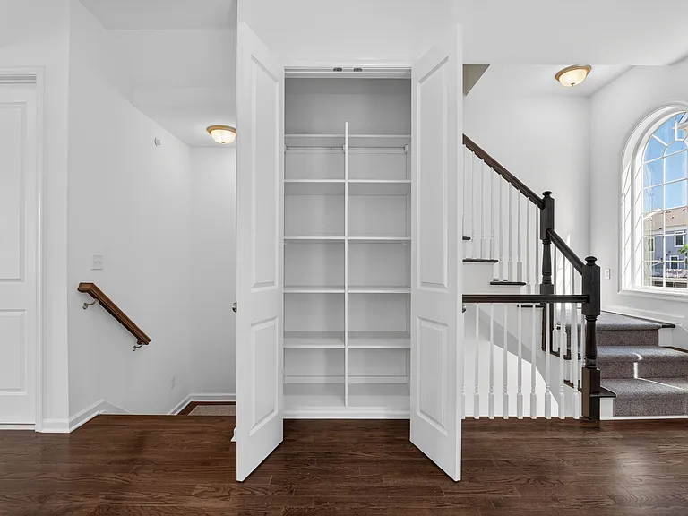 60 Roosevelt Dr — Photo 22