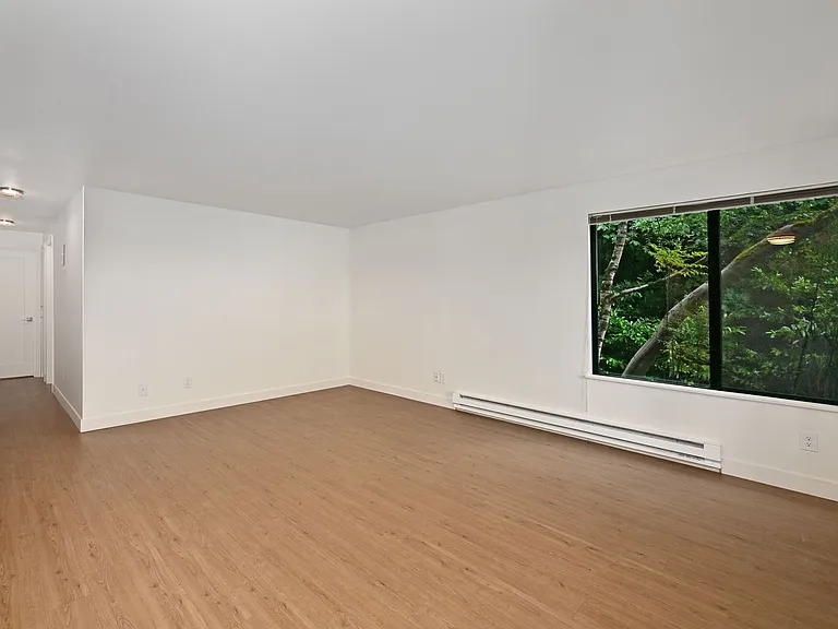 Westwind Apartments — Photo 6