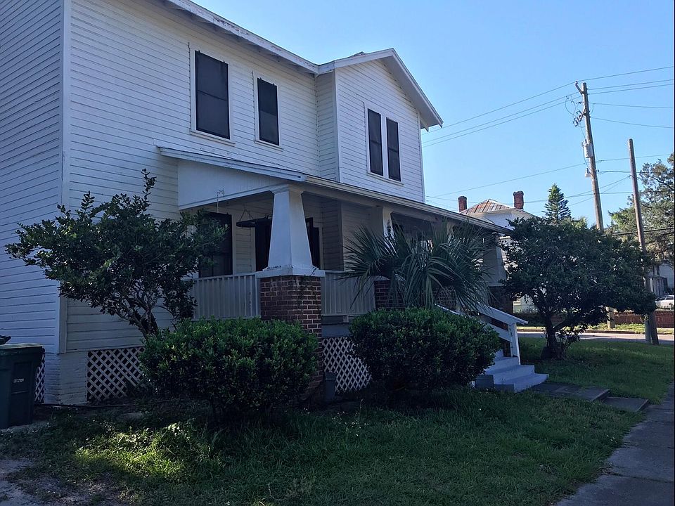 1st image of 207 NE Sanchez Ave #207
