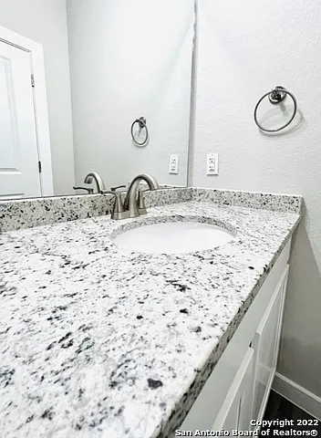 21518 James Charles — Photo 5