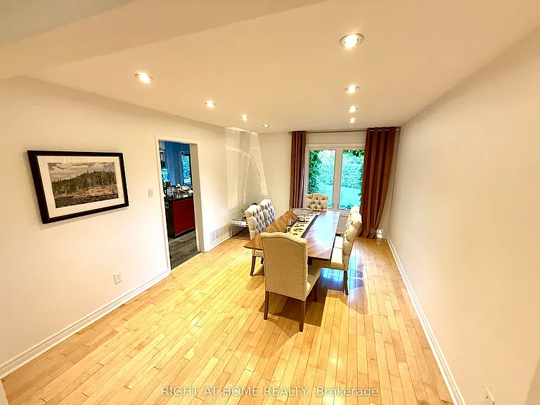 43 Topham Cres — Photo 12