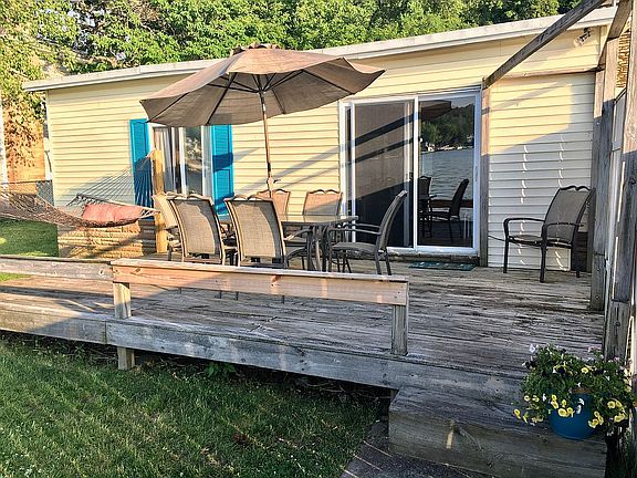 Deck lake side 