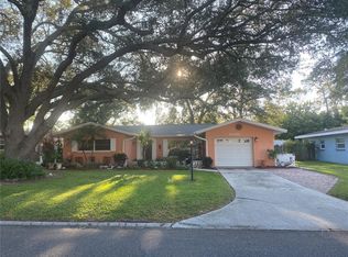 11566 Oval Dr W, Largo, FL 33774