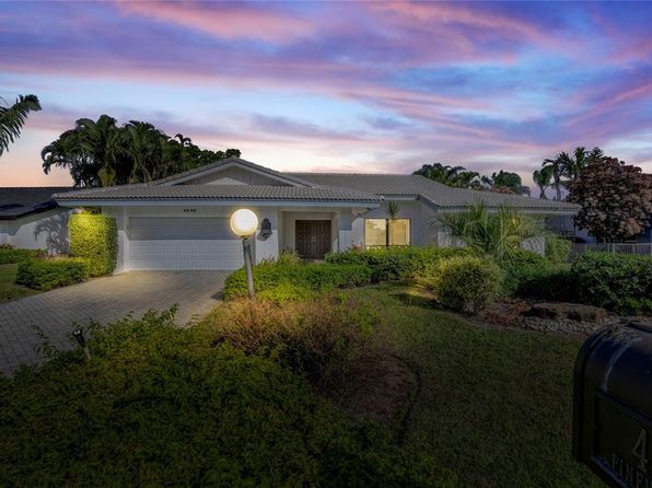 4989 Pineview Cir