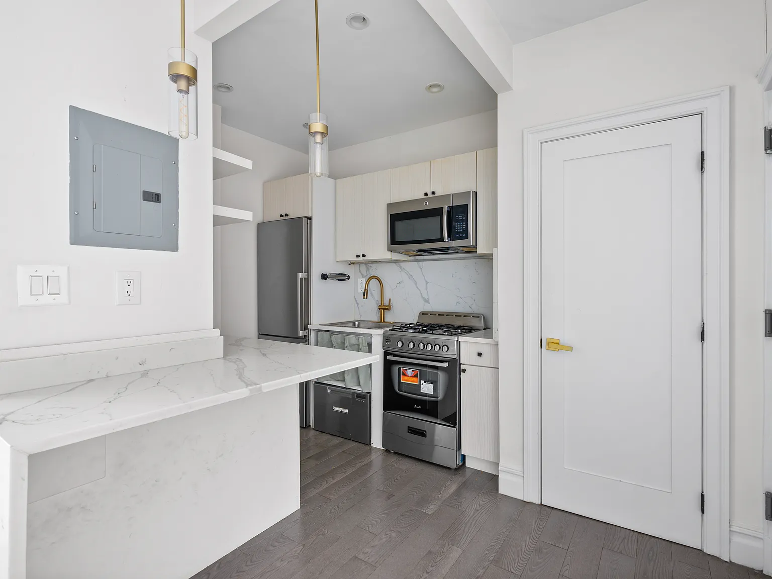18 Avenue A — Photo 3