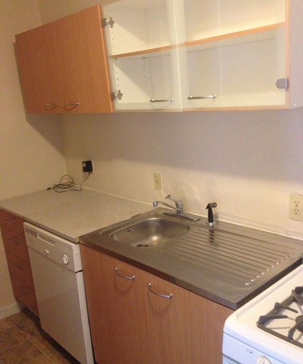 1st image of 4329 Roanoke Pkwy APT 1N