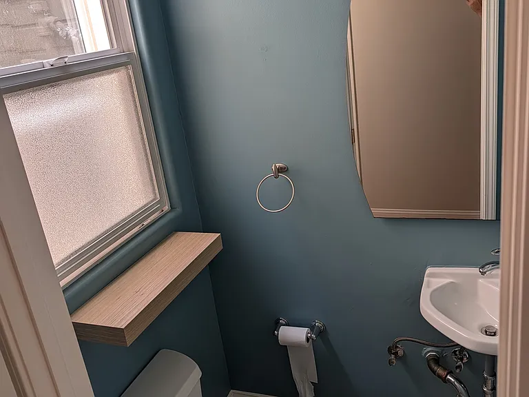 1/2 Bath
