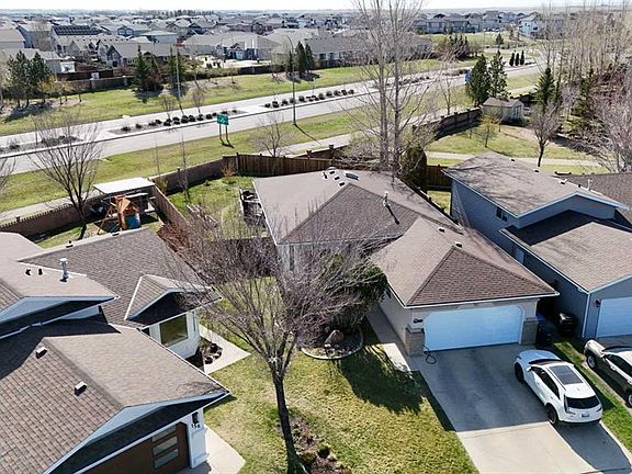 5th image of 152 Mount Rundle Rd W
