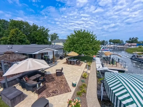 812 S Lakeside Dr, Syracuse, IN 46567