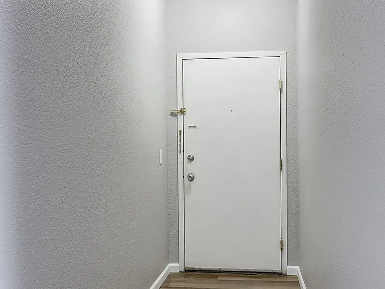 210 S 24th St #202 — Photo 17