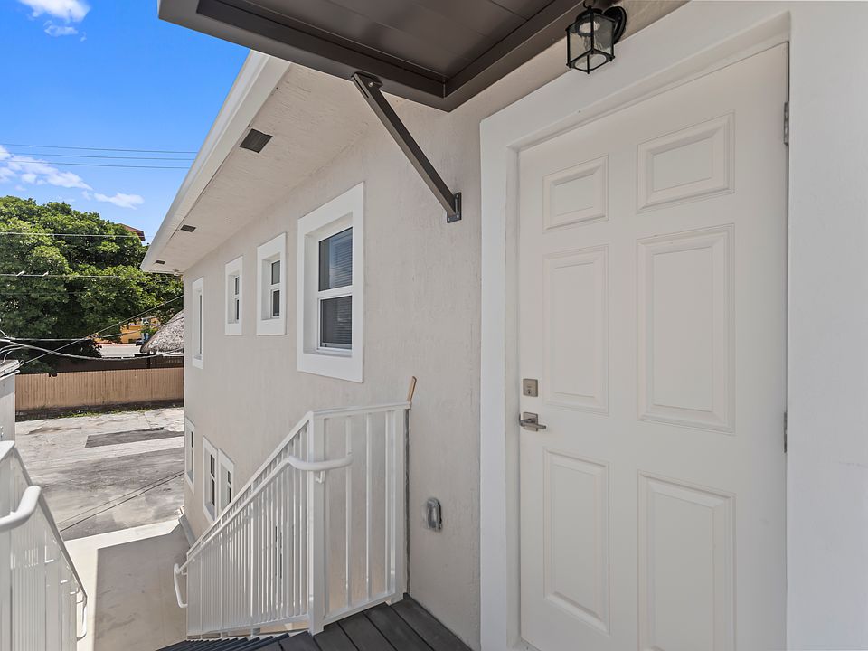 Private entrance on 2nd floor