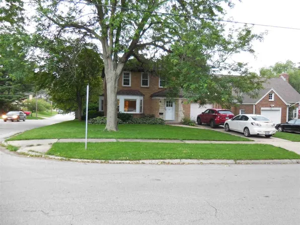 302 Saint Louis Ave, Rockford, IL 61104