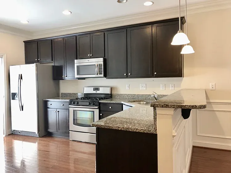 138 N Duncan St — Photo 2