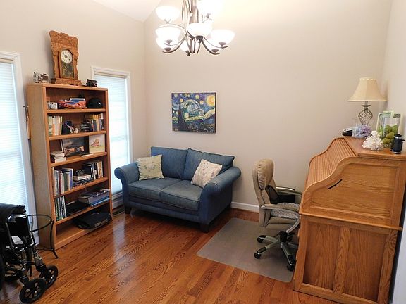 5th image of 120 Woods Ct