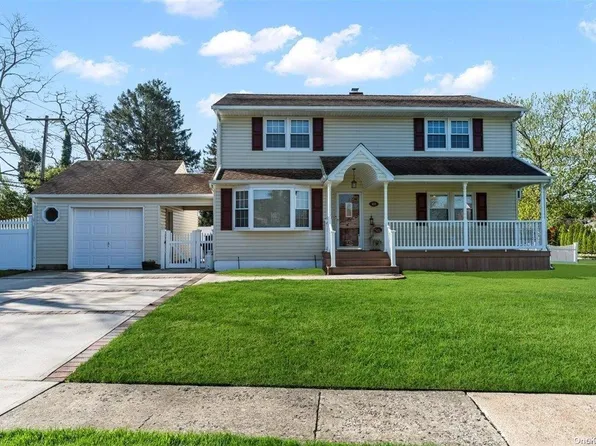 4076 Eve Drive, Seaford, NY 11783