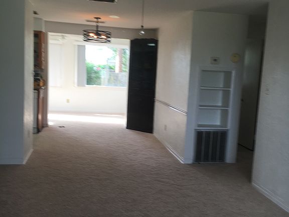 4th image of 127 Longwood Dr