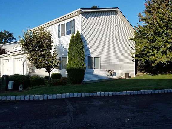 2nd image of 200 Tamerisk Ln