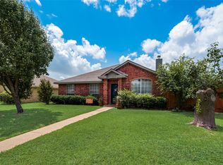 2704 Pioneer Ln, Lancaster, TX 75146