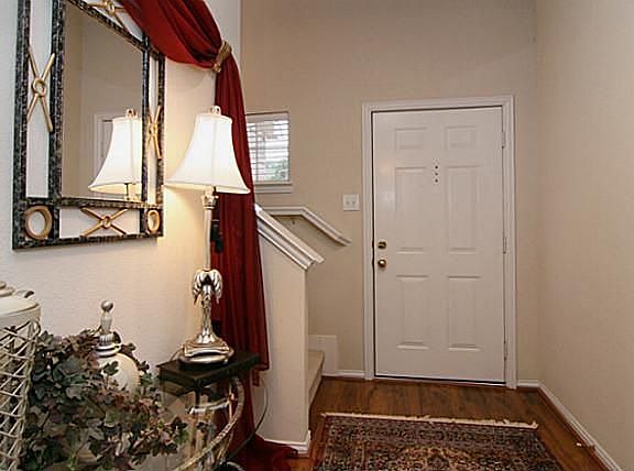 3rd image of 2441 Southcourt Cir