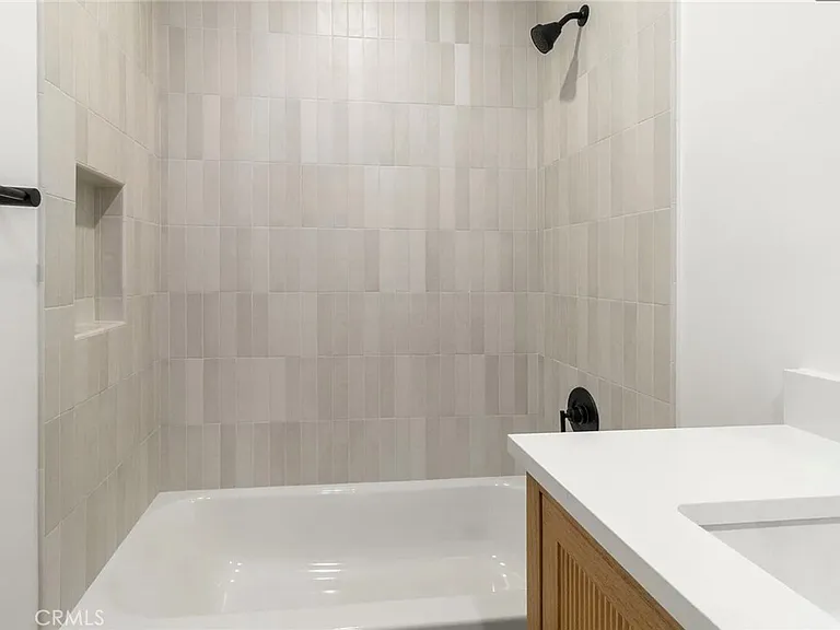 1827 E 4th St #18 — Photo 21