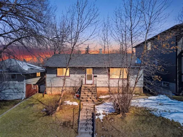 3218 W 29th St SW, Calgary, AB T3E 2L1
