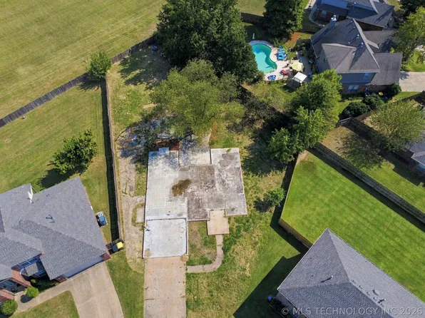 2824 W G St, Jenks, OK 74037