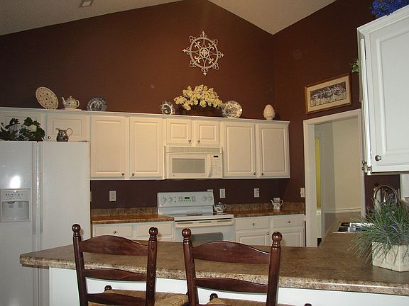 Kitchen  w/ appl.
