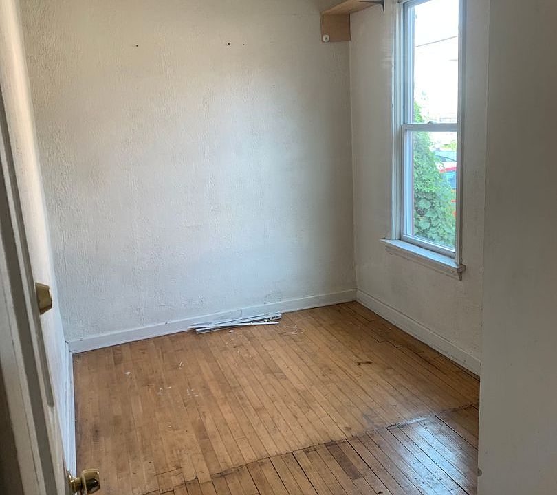1st image of 808-814 E Chambers St #1