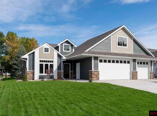 108 Viking Ct, Mankato, MN 56001