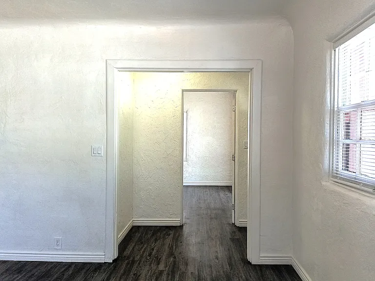 213 N 2nd Ave — Photo 11