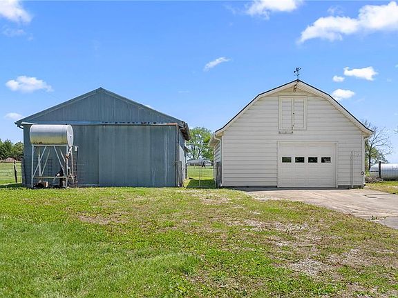 3rd image of 34255 Lookout Rd