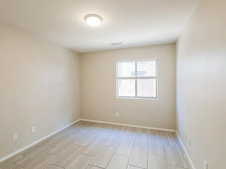 2525 S 109th Dr — Photo 14