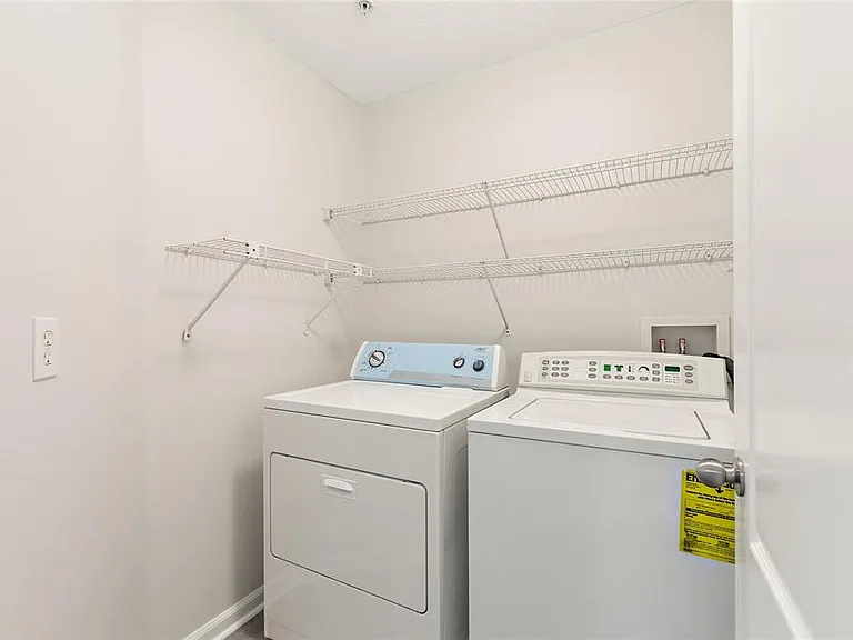 1220 Priory Cir — Photo 32