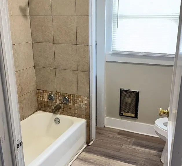 304 Glenn St — Photo 2