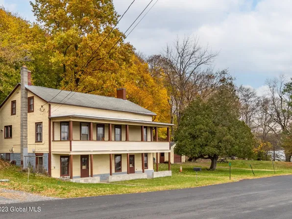 7 Terminal Road, Halfmoon, NY 12065