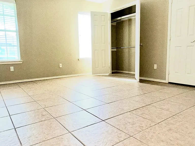 701 S Logan Dr #4 — Photo 6