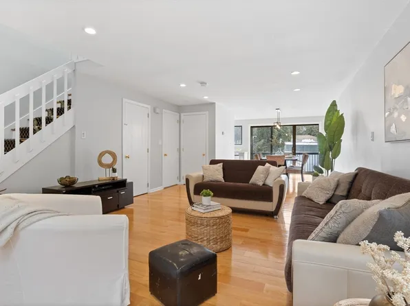 113 Brigham St Unit 4D, Hudson, MA 01749