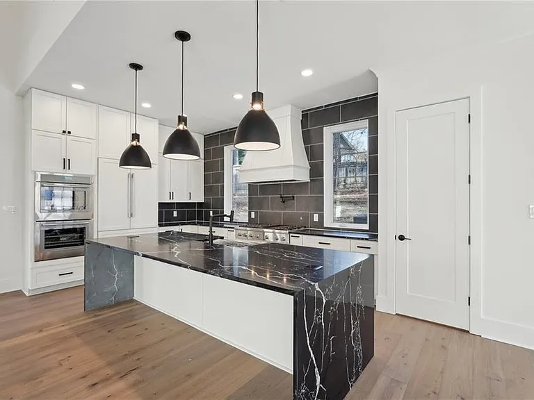 120 Thome Dr — Photo 11