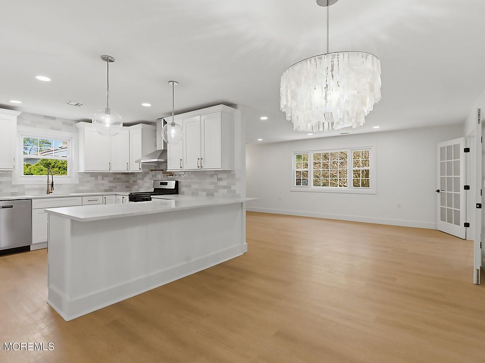 1st image of 367 Port Royal Drive